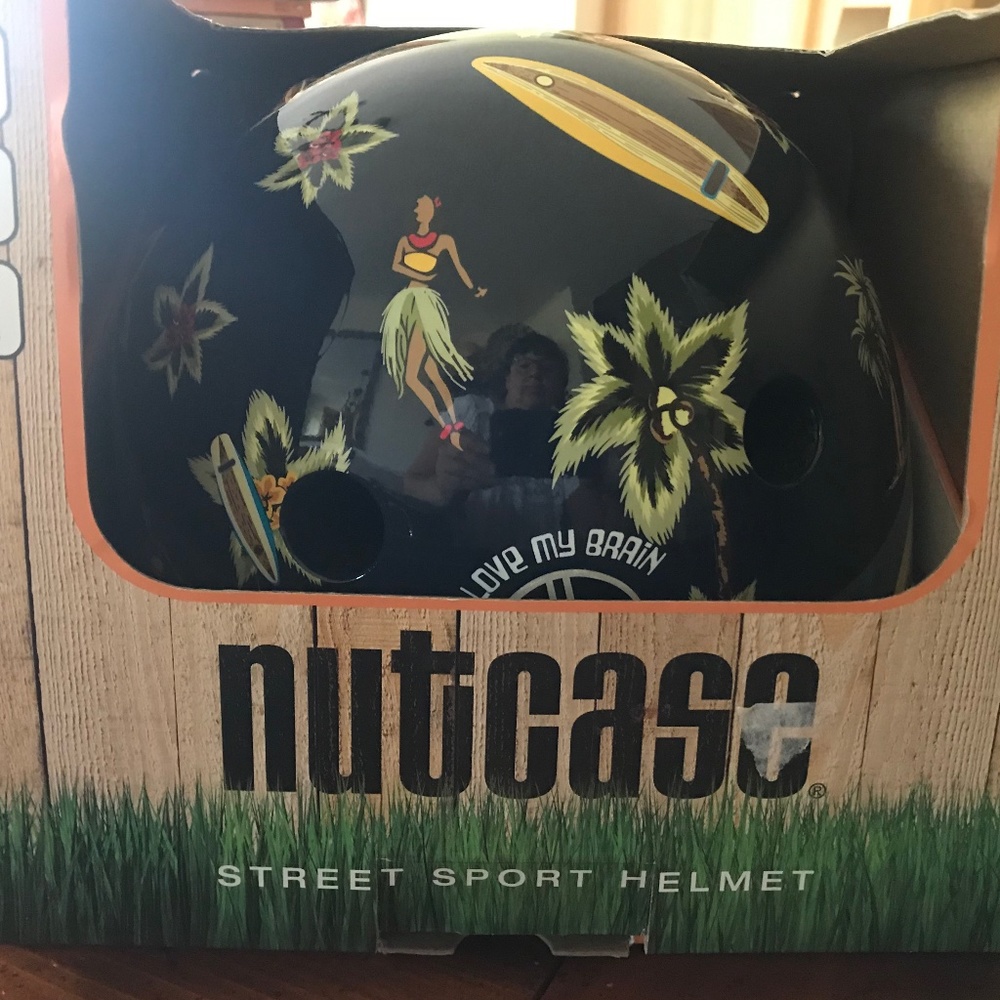 Nutcase Bike Helmet - L - Haiwaiian Shirt Print